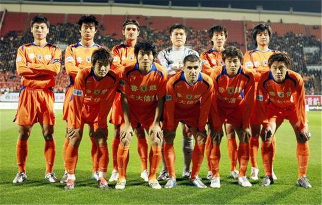 杰曼半场分球中路 周琦扛着胡金秋上篮