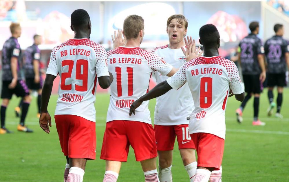 生存FPS《蛮荒计划》新截图 在危险岛屿打恐龙