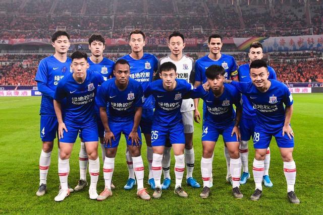 “体育+景区” 哈尔滨市“冰穹之巅”青少年冰球精英赛启幕