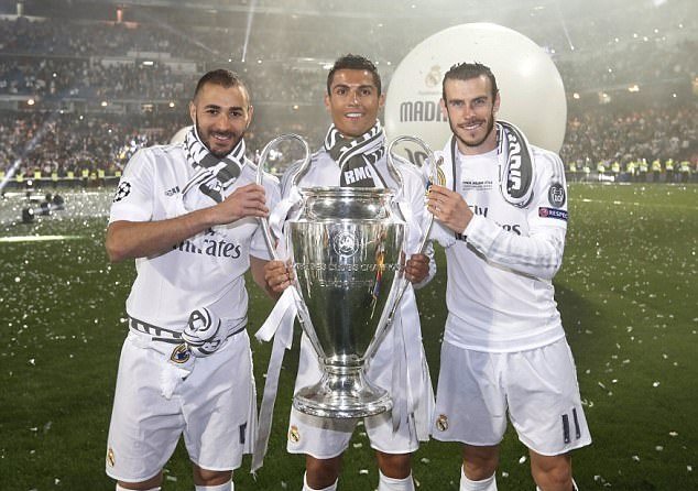 世体：新月对莱万表现出浓厚兴趣，但球员不打算离开巴萨