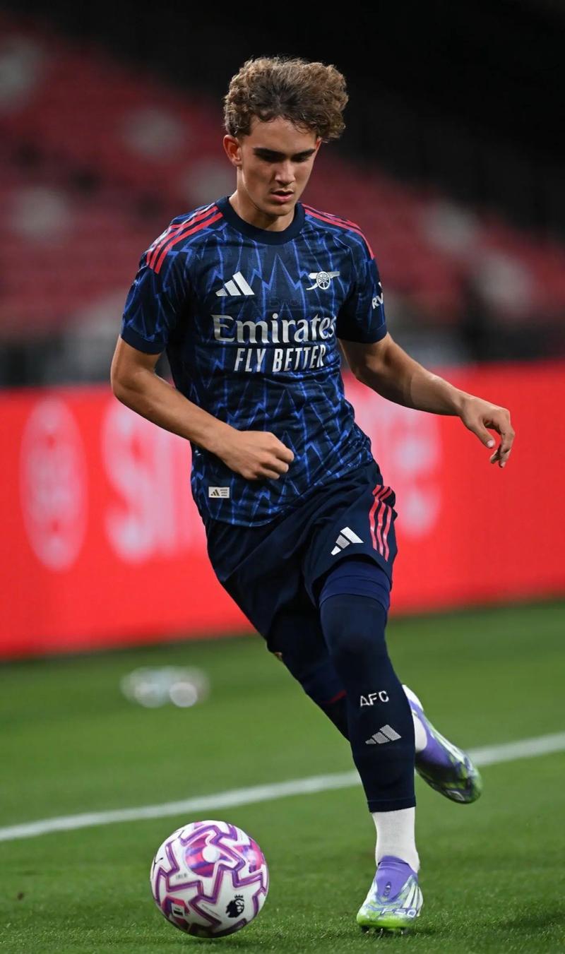 天空记者：国米在努力签下坎塞洛，巴萨暂无进展