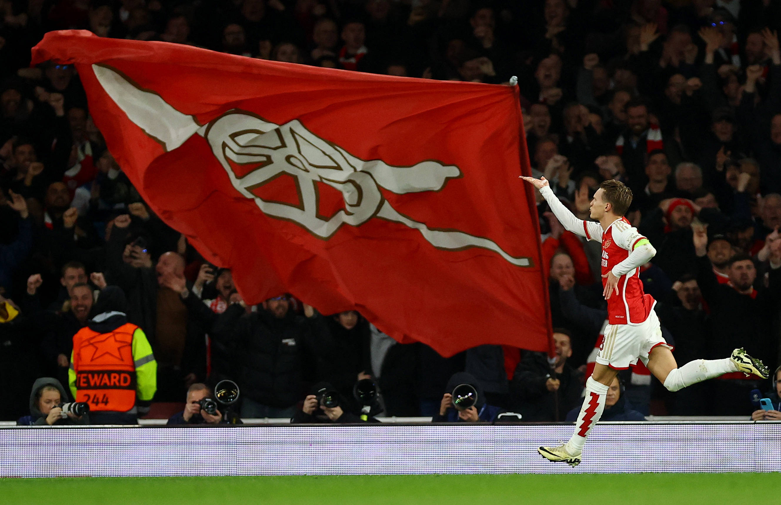 意甲-弗拉霍维奇破门 尤文1-0卡利亚里四连胜 [意甲尤文图斯]