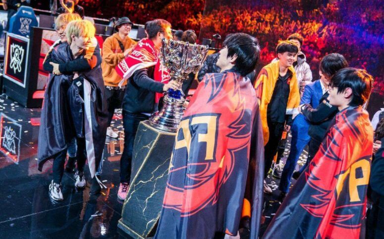 B8 对阵 Vitality ， Mouz 对阵 Spirit — 2025年StarLadder布达佩斯Major第三轮赛程